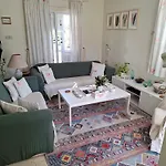 Soleil - Charming 2br House With Garden At - Konnos Area 度假居 *