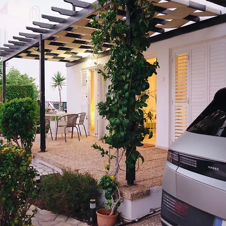 Soleil - Charming 2br House With Garden At - Konnos Area *