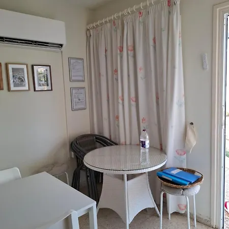 Soleil - Charming 2br House With Garden At - Konnos Area