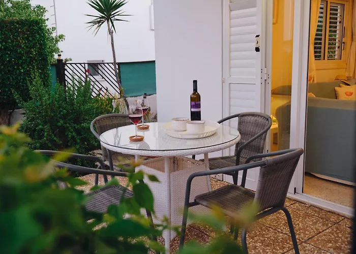 Soleil - Charming 2br House With Garden At - Konnos Area Semesterbostad *