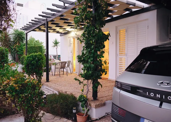 Soleil - Charming 2br House With Garden At - Konnos Area *