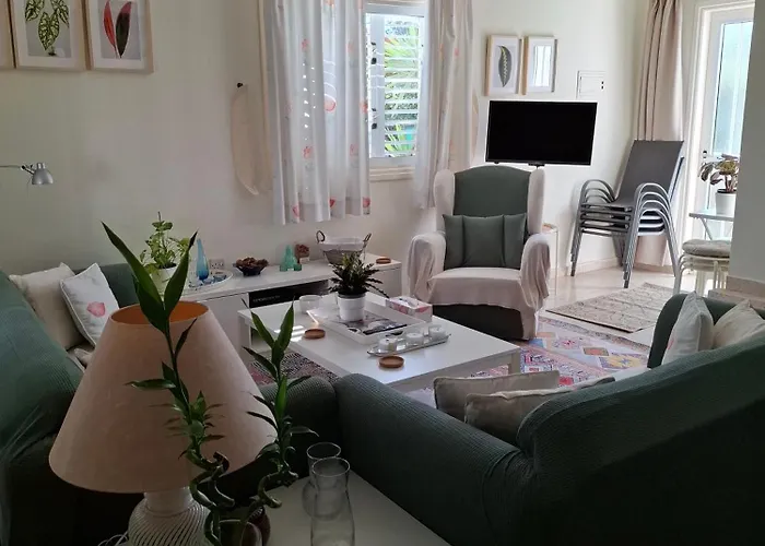 Semesterbostad Soleil - Charming 2br House With Garden At - Konnos Area *