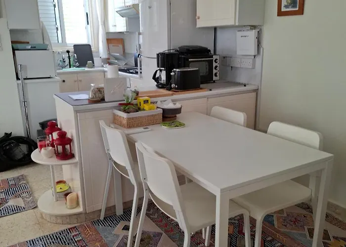 Semesterbostad Soleil - Charming 2br House With Garden At - Konnos Area *