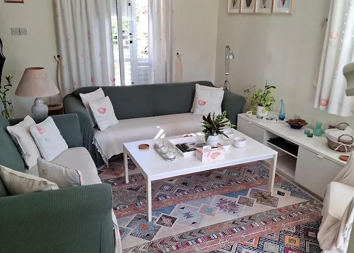 Soleil - Charming 2br House With Garden At - Konnos Area Ferienhaus *